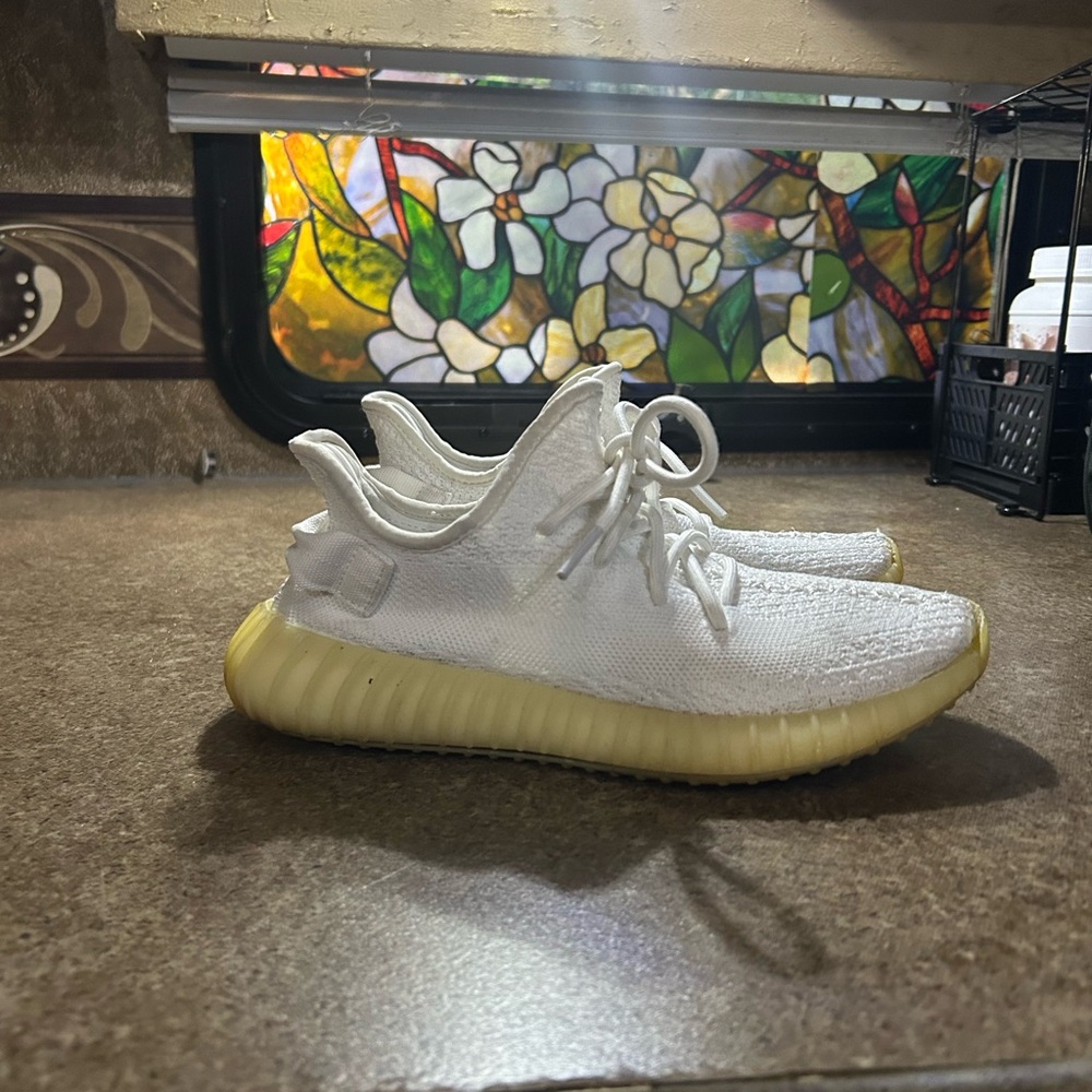 Adidas Yeezy Boost 350 V2 Cream/Triple White.